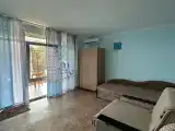 Семейный номер с боковым видом на море