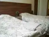 Двухместный номер с 2 отдельными кроватями и общей ванной комнатой