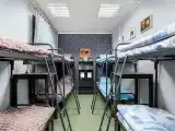 Спальное место на двухъярусной кровати в общем номере для мужчин