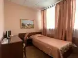 Спальное место на двухъярусной кровати в общем номере для мужчин и женщин