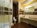 ЛЮКС ДВУХКОМНАТНЫЙ С 1 ДВУСПАЛЬНОЙ КРОВАТЬЮ