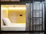Односпальная кровать в общем номере для женщин