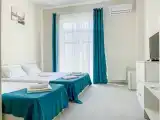 Трехместный номер с балконом