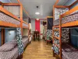 Спальное место на двухъярусной кровати в общем номере для мужчин