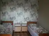 Двухместный номер с 2 отдельными кроватями и общей ванной комнатой