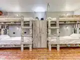 Место в общей комнате на 8 человек.