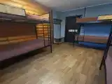 Кровать в общем 6-местном номере для мужчин и женщин