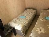 Двухместный номер с 2 отдельными кроватями и общей ванной комнатой