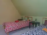 Двухместный номер с 2 отдельными кроватями и общим туалетом