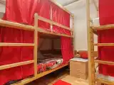 Четырехместный номер эконом-класса с общей ванной комнатой