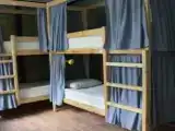 Кровать в 6-местном общем номере (удобства на этаже)