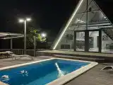 Дом с видом на озеро