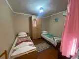 Двухместный номер с 2 отдельными кроватями и общей ванной комнатой