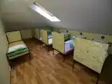 Кровать в общем номере для мужчин и женщин с 10 кроватями