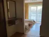 Стандартный номер с 2 односпальными кроватями и диваном