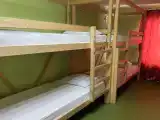 Кровать в общем номере для мужчин с 4 кроватями
