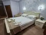 Трехместный номер с собственной ванной комнатой