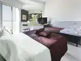 Стандартный трехместный номер, балкон, частичный вид на море