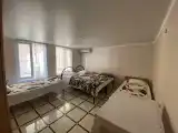 Четырехместный номер эконом-класса с общей ванной комнатой