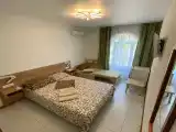 Трехместный номер с балконом