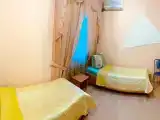 Двухместный номер с 2 отдельными кроватями и общей ванной комнатой
