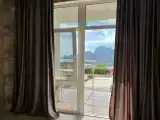 Трехместный номер с видом на горы