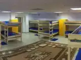 Кровать в общем женском 16-местном номере с 8 двухъярусными кроватями