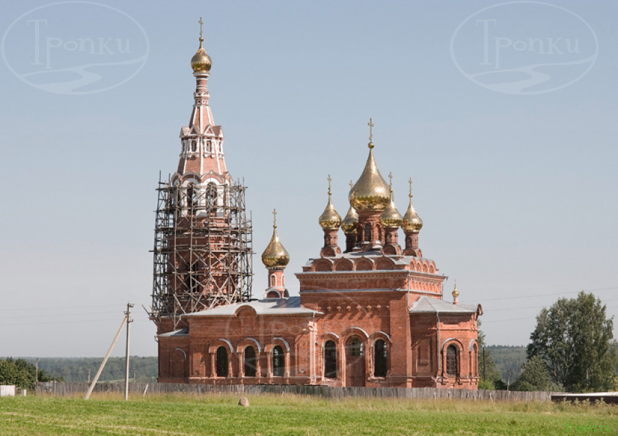 Храм Михаила Архангела в селе Красное