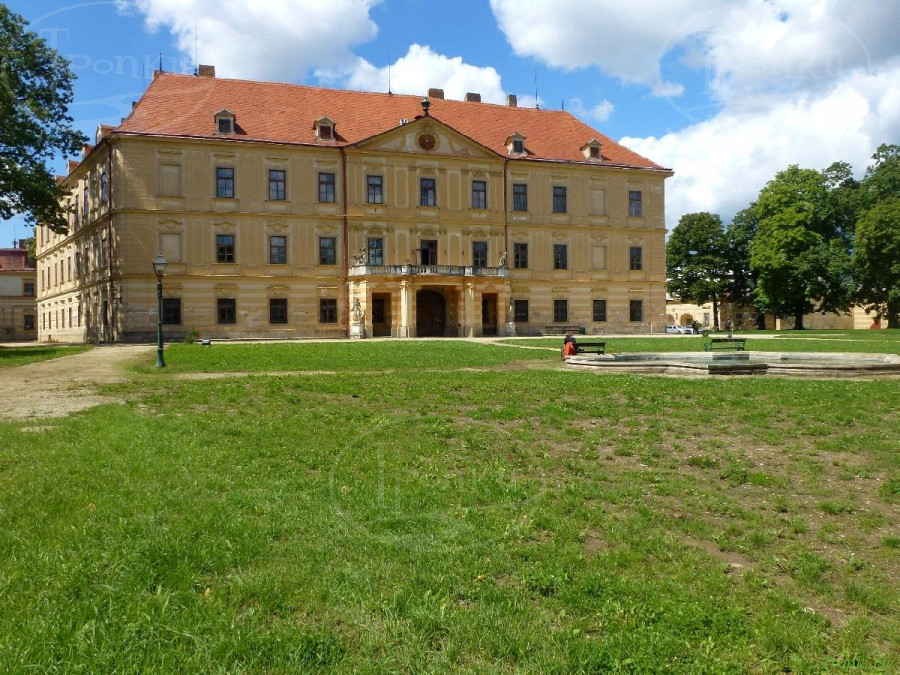 Замок Емнице