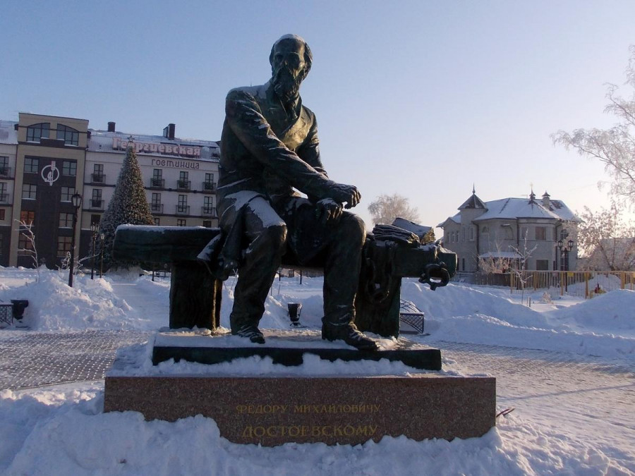 Памятник Достоевскому