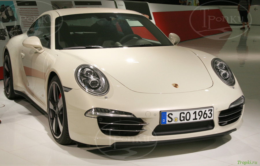 Музей Porsche в Германии в Штутгарте