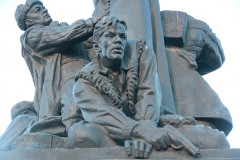 Памятник генералу Ефремову - фото 1