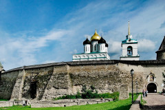 Довмонтова стена Довмонтова стена